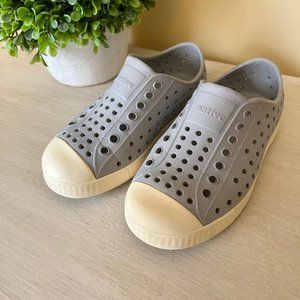 Native Children's Slip-On Shoe - Unixex Children's size 10 - Gray/Creame